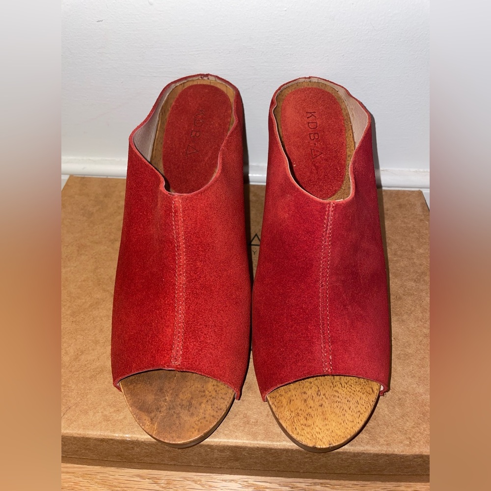 Kelsi Dagger Brooklyn KDB Block Heels 6M Bergenos Peep Toe Slip On Red